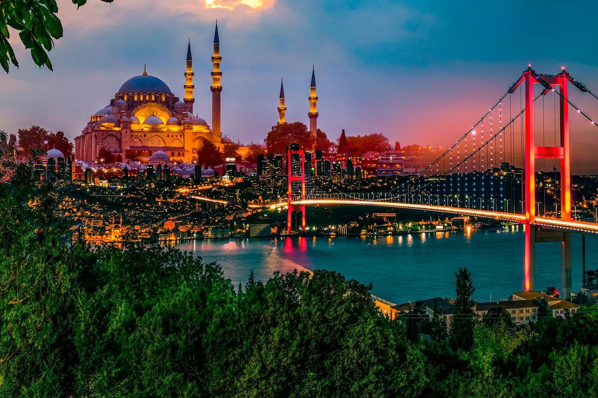 Istanbul mo''jizalarini kashf eting